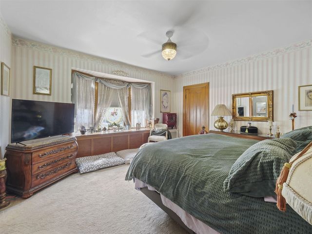 516 Maple Street, Manistee, MI 49660