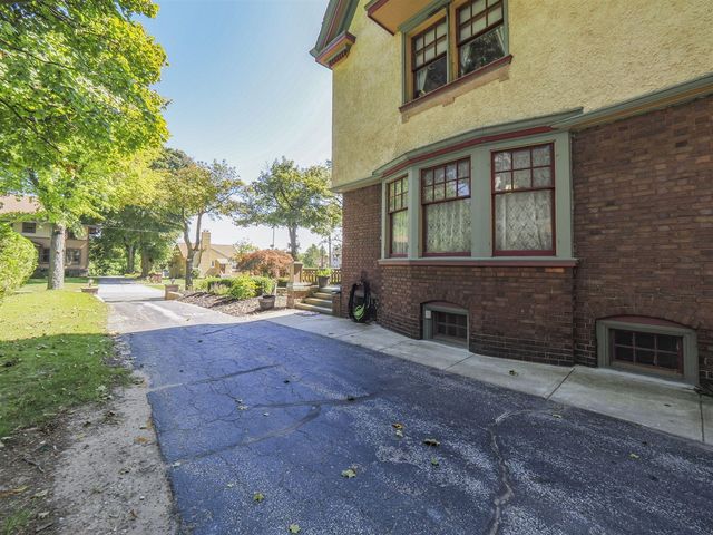 516 Maple Street, Manistee, MI 49660