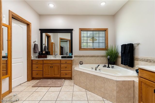 4101 Cove Circle NW, Canton, OH 44708