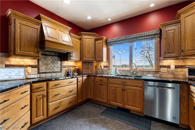 4101 Cove Circle NW, Canton, OH 44708