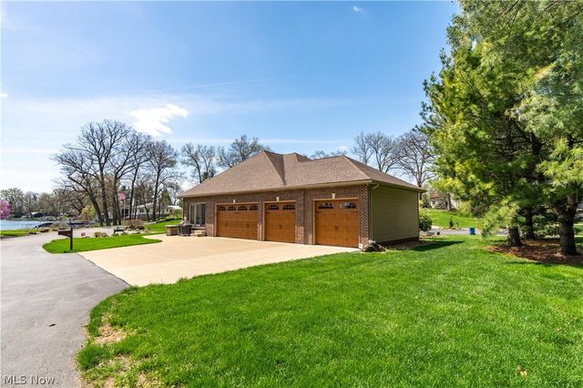 4101 Cove Circle NW, Canton, OH 44708