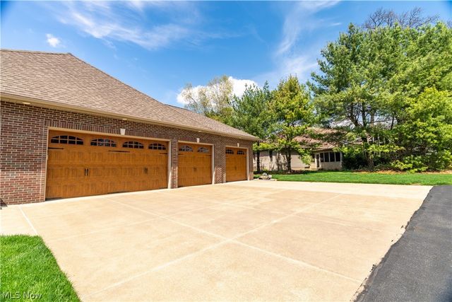4101 Cove Circle NW, Canton, OH 44708
