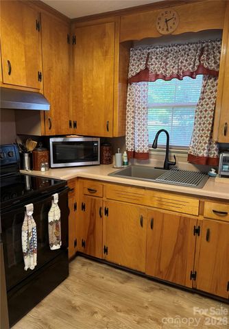 9108 Wilson Heights Avenue, Hildebran, NC 28637
