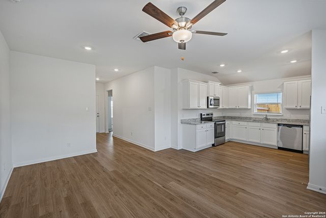 16140 Farmer, Lytle, TX 78052