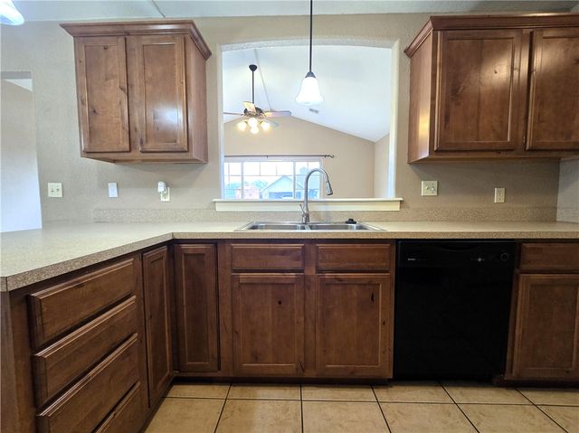 1640 Whirlaway Lane, Prairie Grove, AR 72753