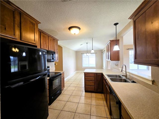 1640 Whirlaway Lane, Prairie Grove, AR 72753