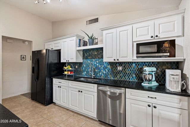 3133 E JOHN CABOT Drive, Phoenix, AZ 85032