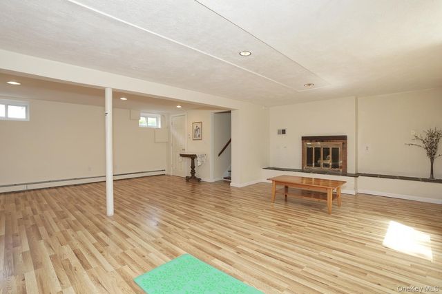 16 Heather Lane, West Nyack, NY 10994
