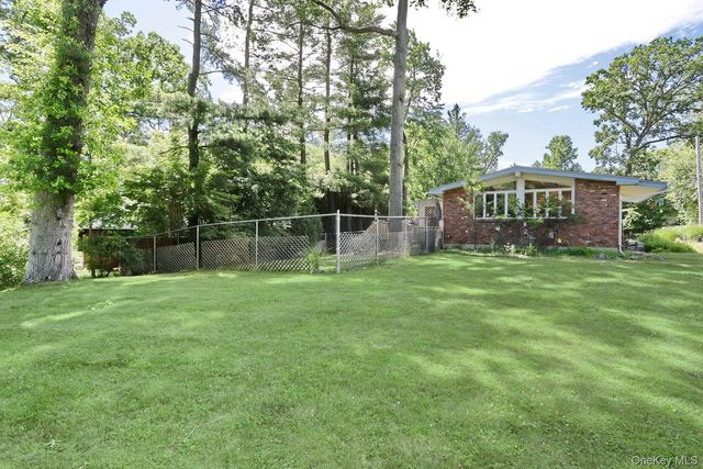 16 Heather Lane, West Nyack, NY 10994