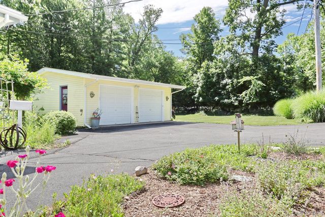 16 Heather Lane, West Nyack, NY 10994