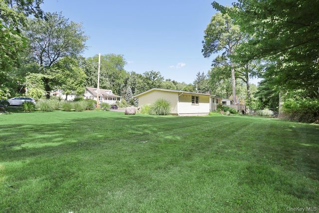 16 Heather Lane, West Nyack, NY 10994