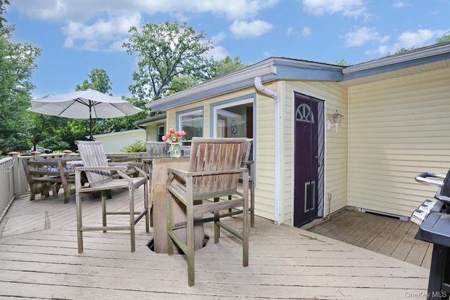 16 Heather Lane, West Nyack, NY 10994