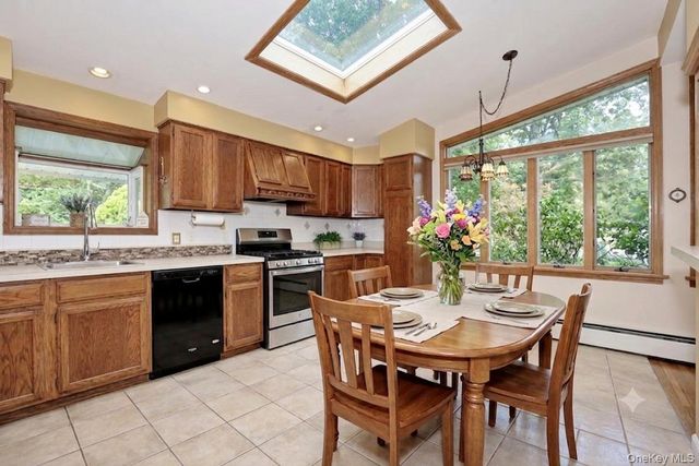 16 Heather Lane, West Nyack, NY 10994