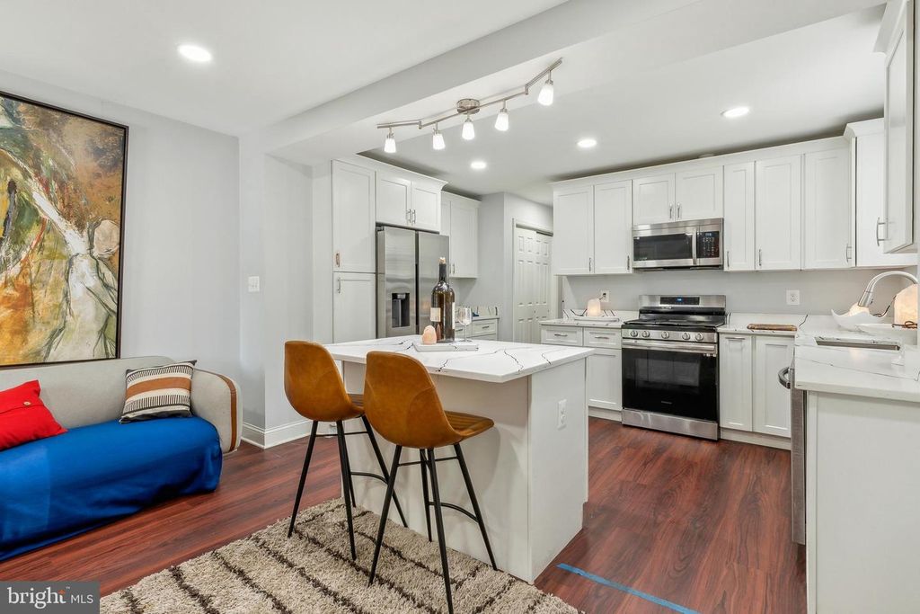 Image 7 of property listing at 202 E LAFAYETTE AVE, Baltimore, MD 21202