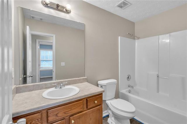 8039 Mustang Lane, Riverdale, GA 30274