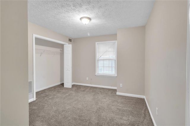 8039 Mustang Lane, Riverdale, GA 30274