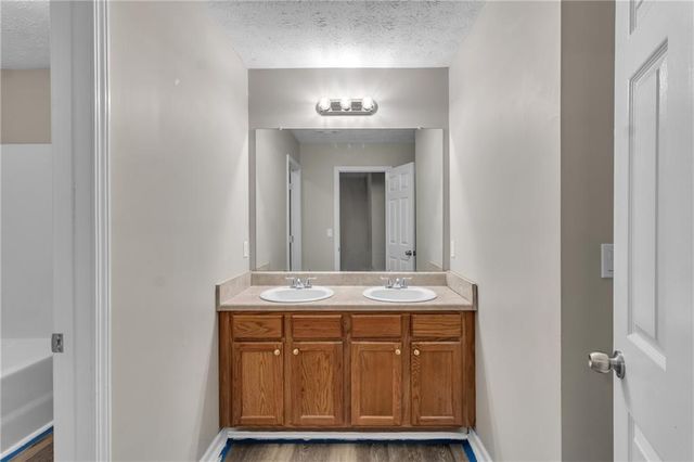 8039 Mustang Lane, Riverdale, GA 30274