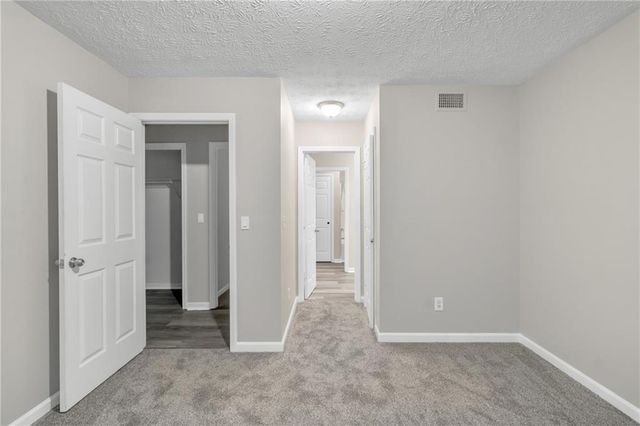 8039 Mustang Lane, Riverdale, GA 30274