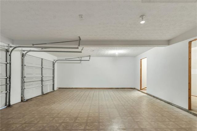 8039 Mustang Lane, Riverdale, GA 30274