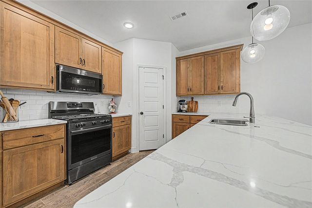2070 Wildflower Drive, Centerton, AR 72719