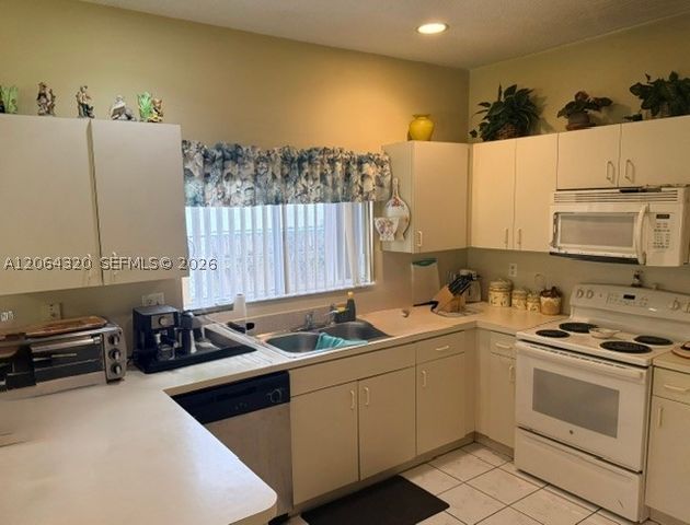 13654 SW 124th Ave Rd, Miami, FL 33186