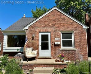 23110 Forest Street, Oak Park, MI 48237