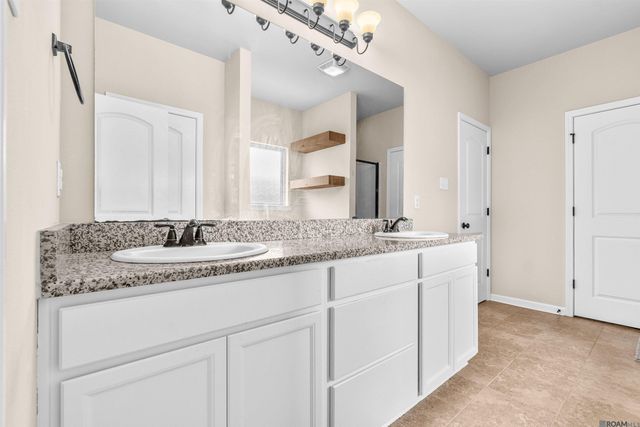 26579 Old Barnwood Ave, Denham Springs, LA 70726