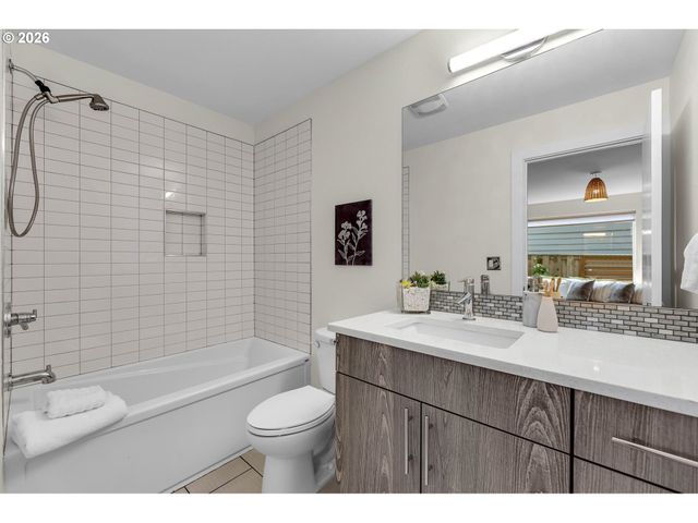 2750 Se 41ST Ave Se A&B, Portland, OR 97202