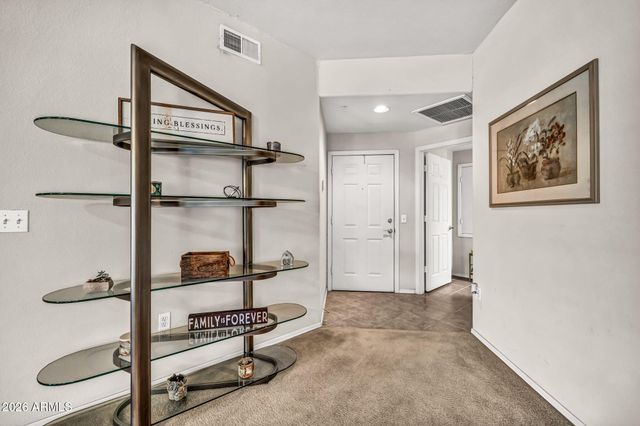 7401 W ARROWHEAD CLUBHOUSE Drive 2067, Glendale, AZ 85308
