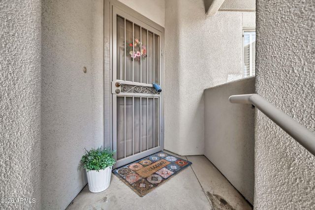 7401 W ARROWHEAD CLUBHOUSE Drive 2067, Glendale, AZ 85308
