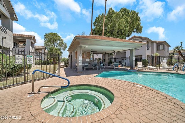7401 W ARROWHEAD CLUBHOUSE Drive 2067, Glendale, AZ 85308
