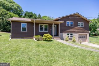 211 MAYFLOWER Drive, Woodstock, GA 30188