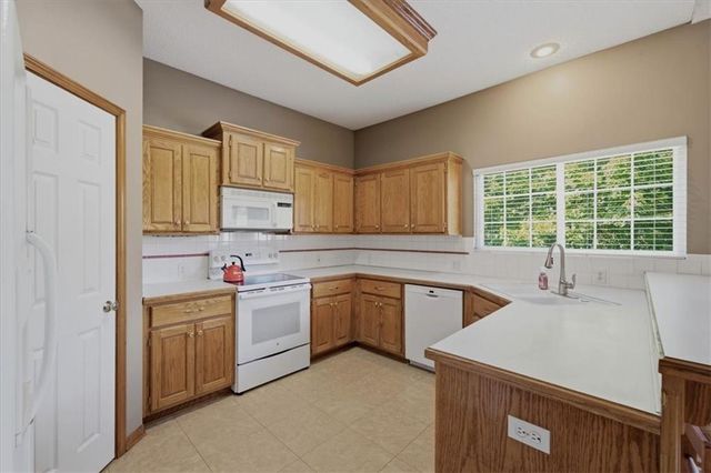 22010 W 51st Court, Shawnee, KS 66226