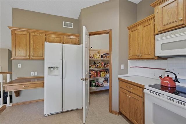 22010 W 51st Court, Shawnee, KS 66226