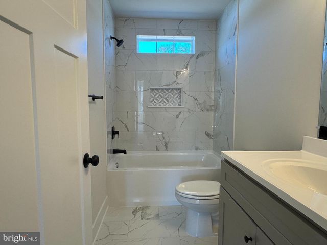 213 W HIGH ST, Clayton, NJ 08312