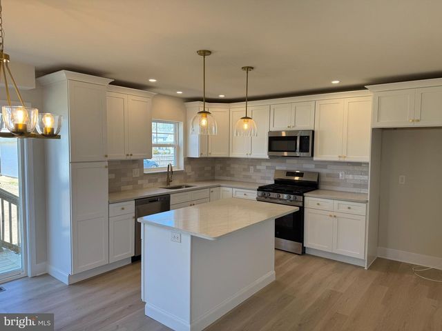 213 W HIGH ST, Clayton, NJ 08312