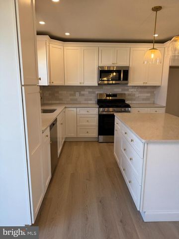 213 W HIGH ST, Clayton, NJ 08312