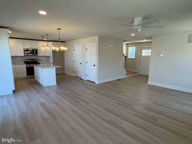 213 W HIGH ST, Clayton, NJ 08312