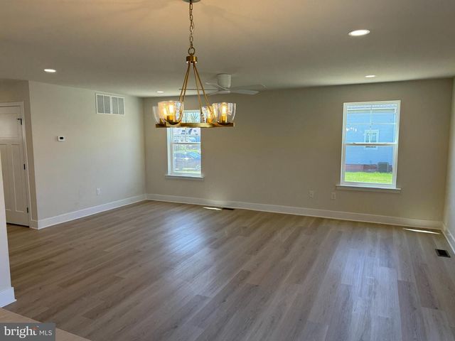 213 W HIGH ST, Clayton, NJ 08312