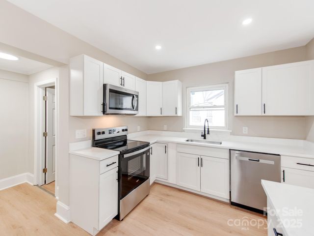 2025 Birchcrest Drive, Charlotte, NC 28205