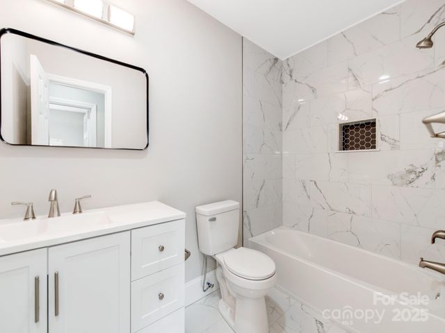 2025 Birchcrest Drive, Charlotte, NC 28205