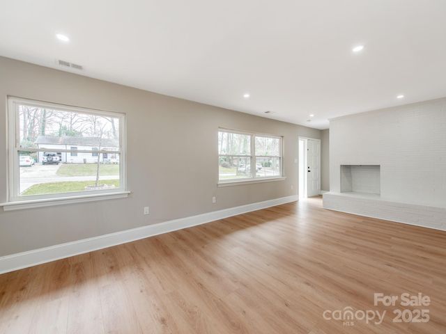 2025 Birchcrest Drive, Charlotte, NC 28205