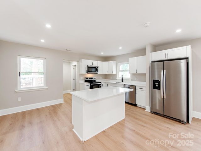 2025 Birchcrest Drive, Charlotte, NC 28205