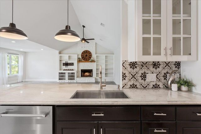 110 Sunset RD, Georgetown, TX 78633