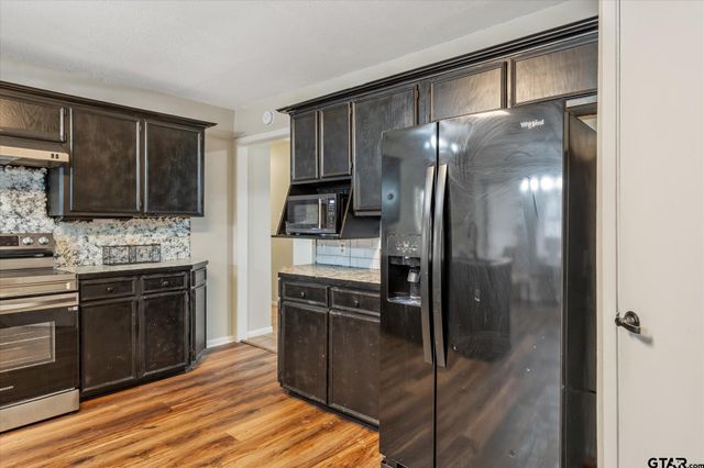 226 Colonial Cir, Athens, TX 75751