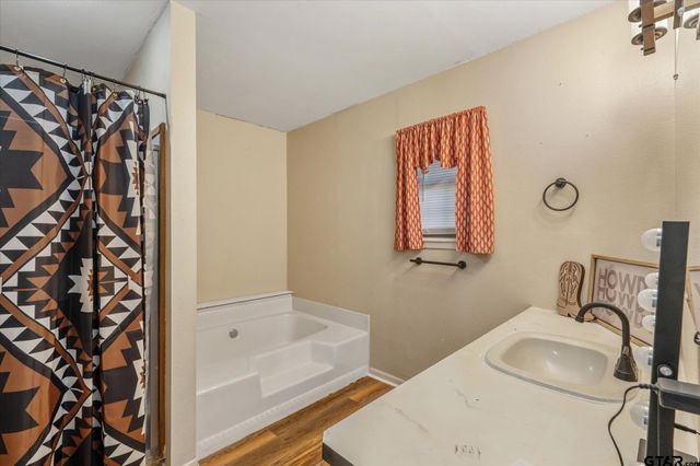 226 Colonial Cir, Athens, TX 75751