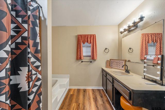 226 Colonial Cir, Athens, TX 75751