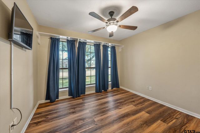 226 Colonial Cir, Athens, TX 75751