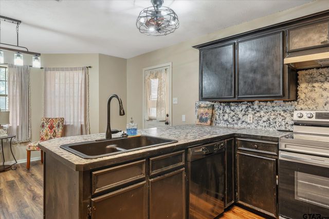 226 Colonial Cir, Athens, TX 75751