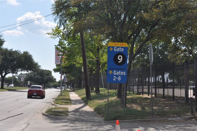 3520 Carl Street, Dallas, TX 75210